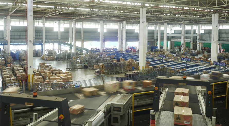 Image of a Warehouse with Conveyor Belts and Boxes Organized by Groups
